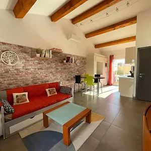 Appartement Maison F2, Neuve Au Calme Avec Jardinet, La Crau