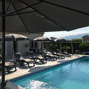 Hébergement de vacances Jamy Avec Piscine, Roaix