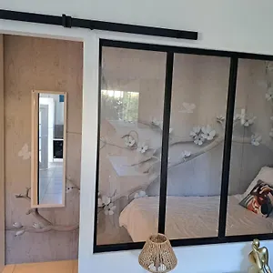 Appartement Séduisant Avec Cour Privative, La Crau